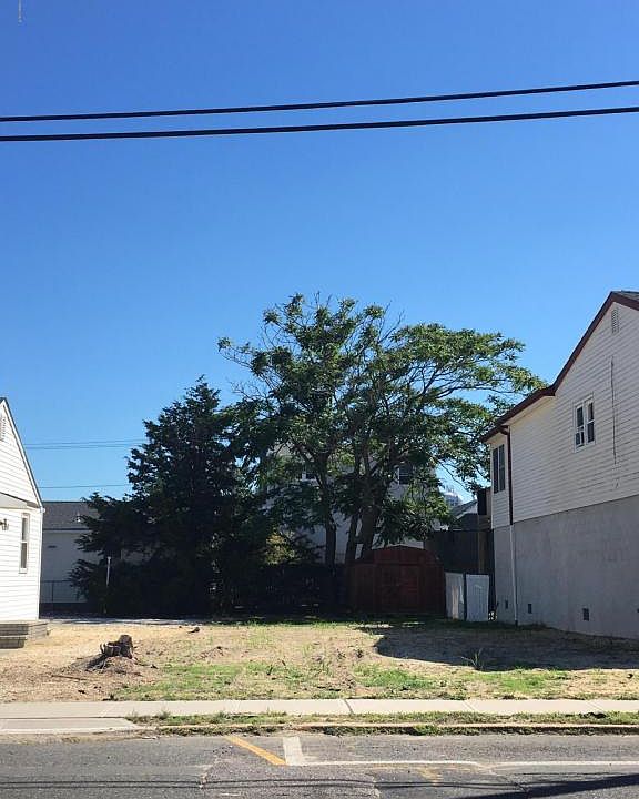 2nd image of 305 Hiering Ave
