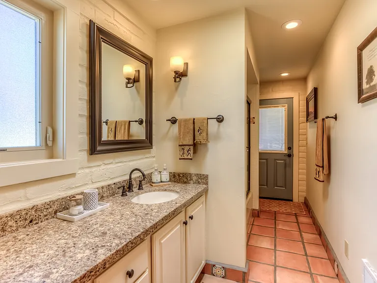 235 W Greenock Dr — Photo 10