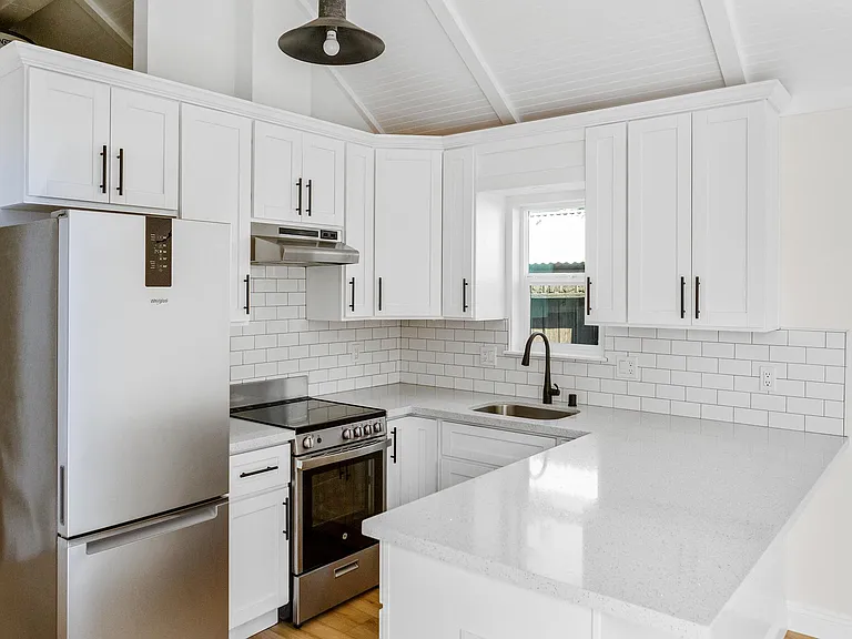 952 Park St — Photo 10