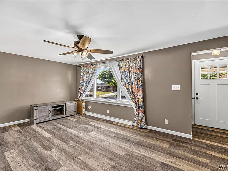 28 Parkview Ter — Photo 4