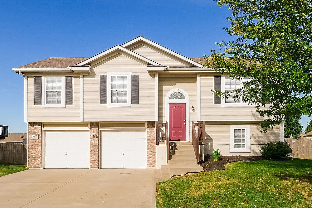 3 bed, 2.5 bath, 1444 sqft, $1,995 — Photo 1