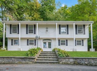 26 Scenic Dr, Hamburg, NJ 07419