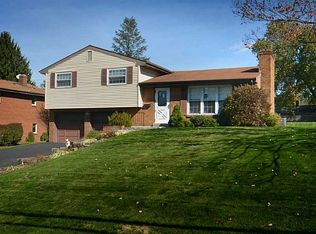 1313 Foxwood Dr, Monroeville, PA 15146