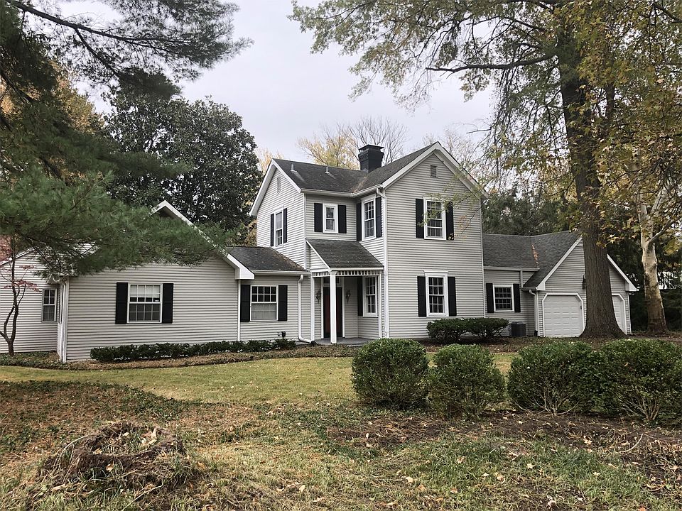 2nd image of 18 Bridle Ln