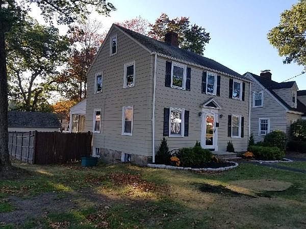 1st image of 520 Lynnfield St