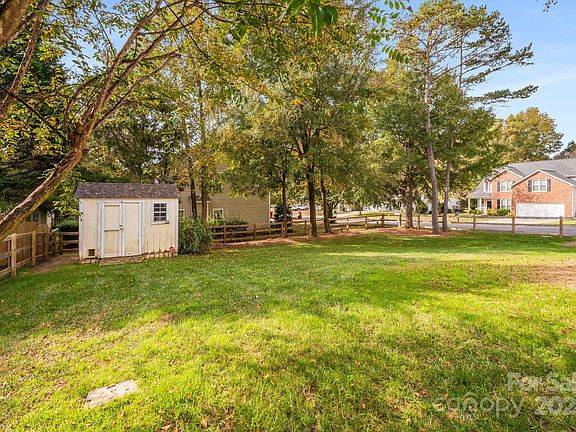5th image of 3832 Robeson Creek Dr