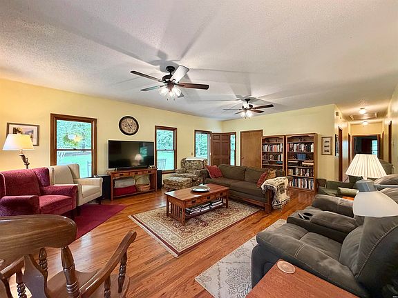 5th image of 300 Parrott Rd