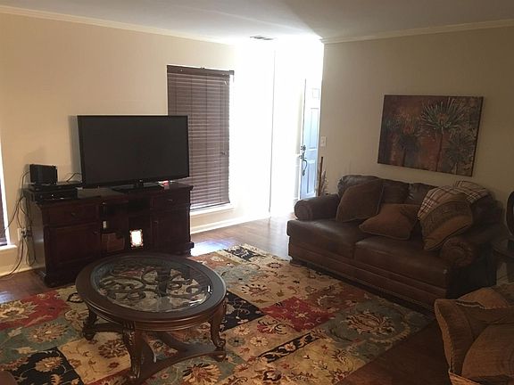 4th image of 1045 Wyndham Hills Dr
