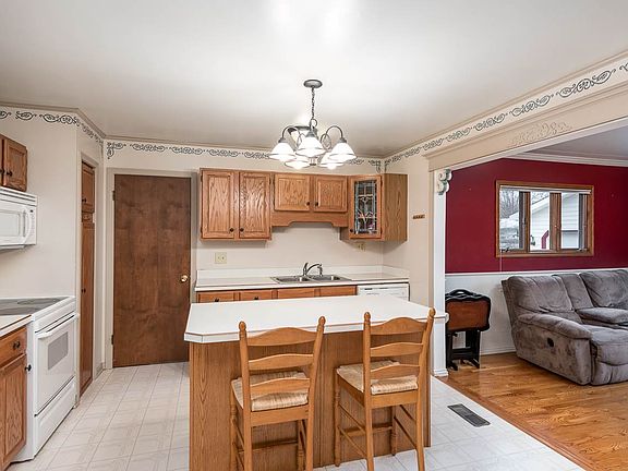 3rd image of 4403 Paine Dr
