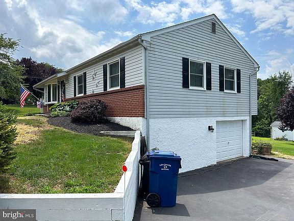 3rd image of 127 Highland Dr