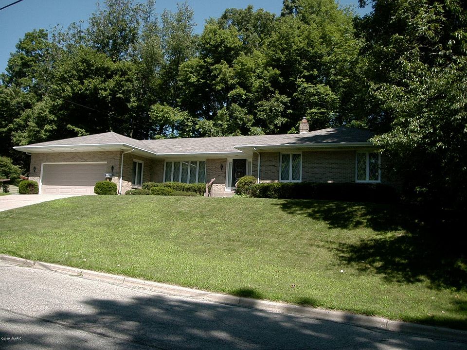 1st image of 2027 Blueberry Dr NW