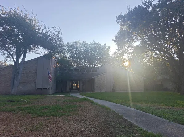 217 Vista Robles St, Hollywood Park, TX 78232