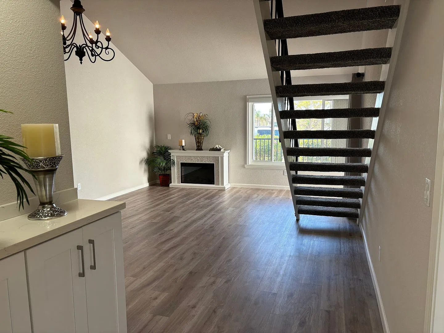 Fantastic Discovery Bay Remodel! Top To Bottom, New Floors, New Paint, New Counters, New Windows,... — Photo 4