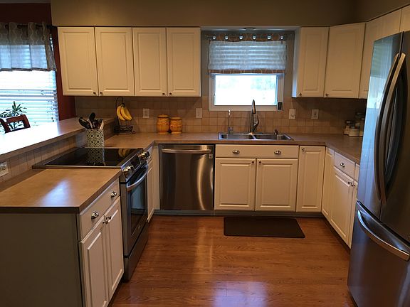 4th image of 297 Sumption Dr