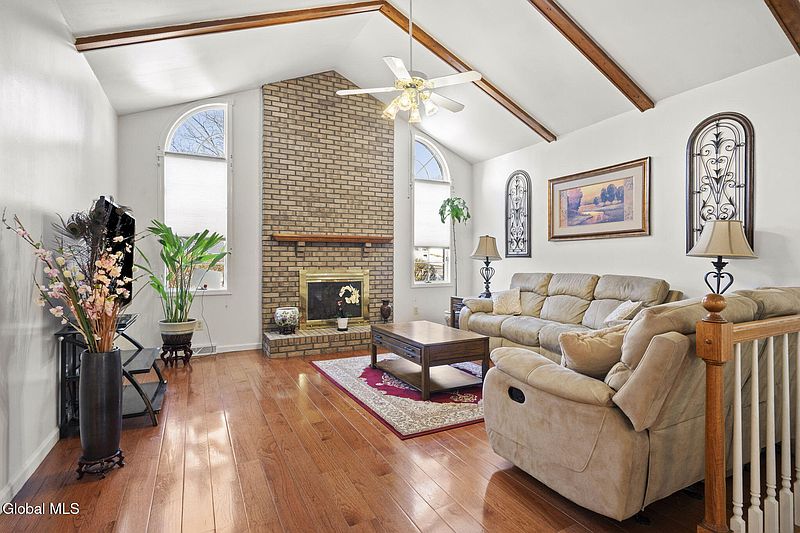 5th image of 28 Dogwood Lane