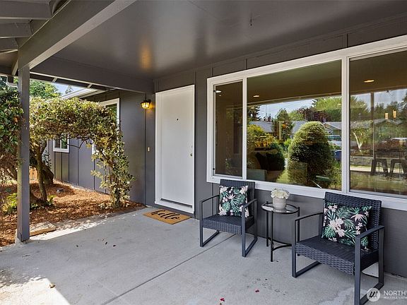 3rd image of 2507 Vashon Court NE