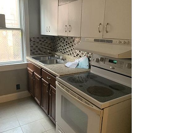 2nd image of 3012 N Woodstock St