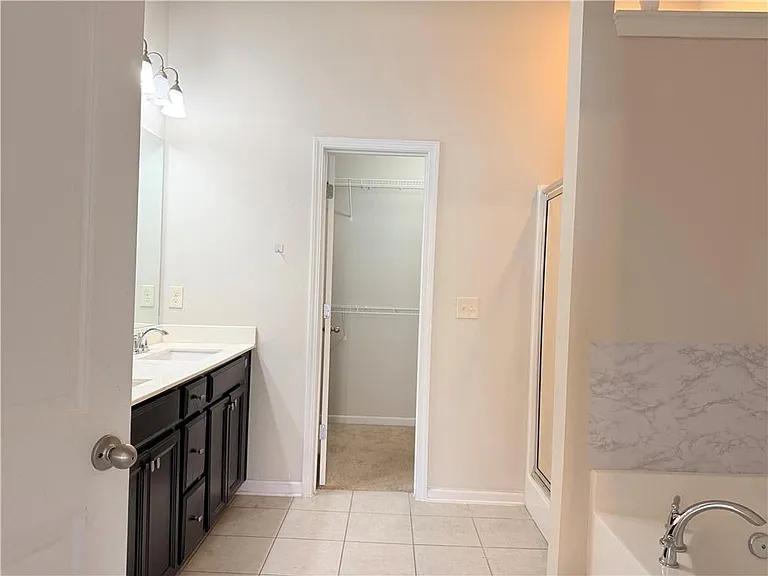1033 Haley Woods Ln — Photo 17