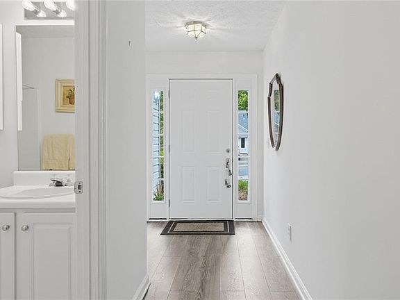 4th image of 511 Carrington Ct
