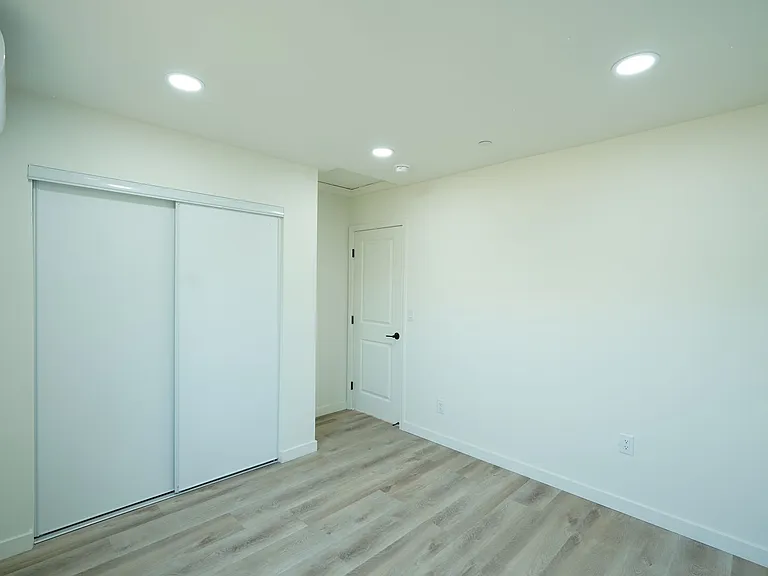 4805 Charlotte Way — Photo 18