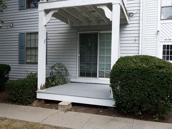 2nd image of 404 Bainbridge Ct APT E1