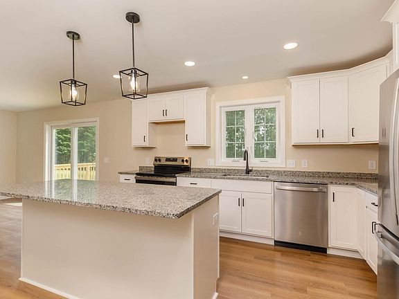 3rd image of 554 Highland Ave