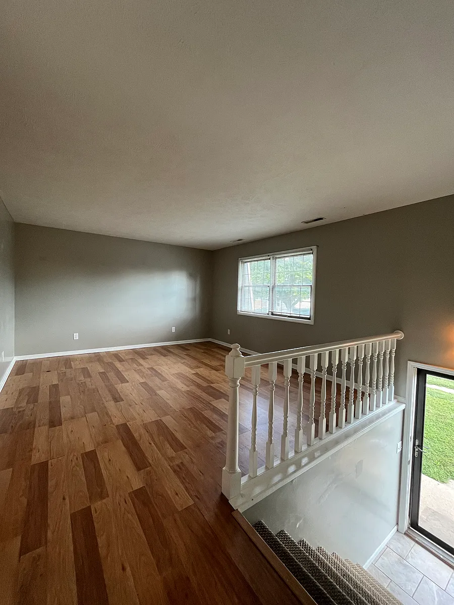Building Photo - 2552 3rd Ave