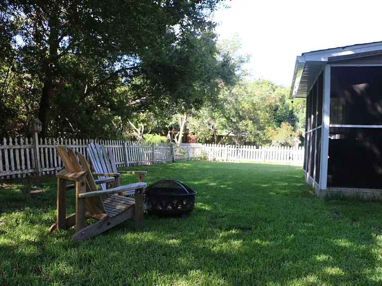 1556 E Crossing Ln — Photo 12