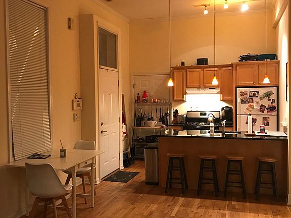3rd image of 1800 W Belmont Ave APT 1N