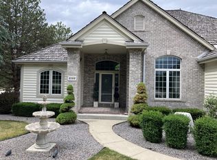 8100 S Country Club Cir, Franklin, WI 53132