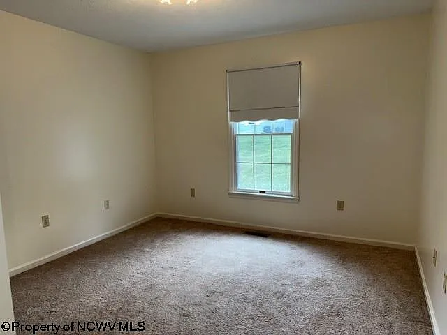 1392 Bennett Dr — Photo 17