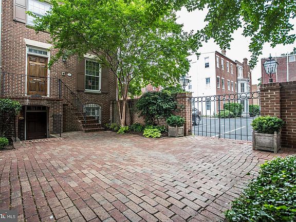 3rd image of 418 N Saint Asaph St #B