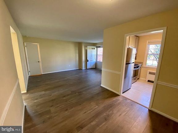 4th image of 127 Talbott St