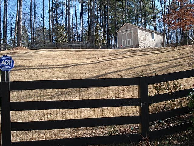 .94 acre lot, fenced yard