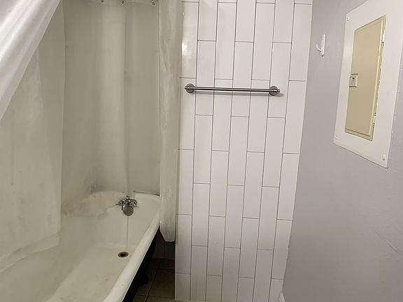 2nd image of 4450 N Lowell Blvd