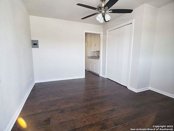 3rd image of 1529 N Walters APT 4