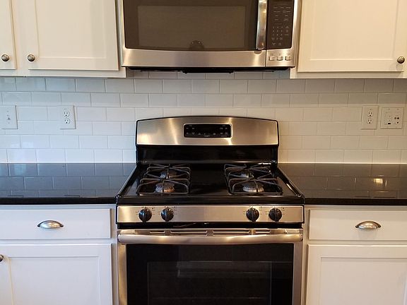Gas Range, above-counter microwave oven