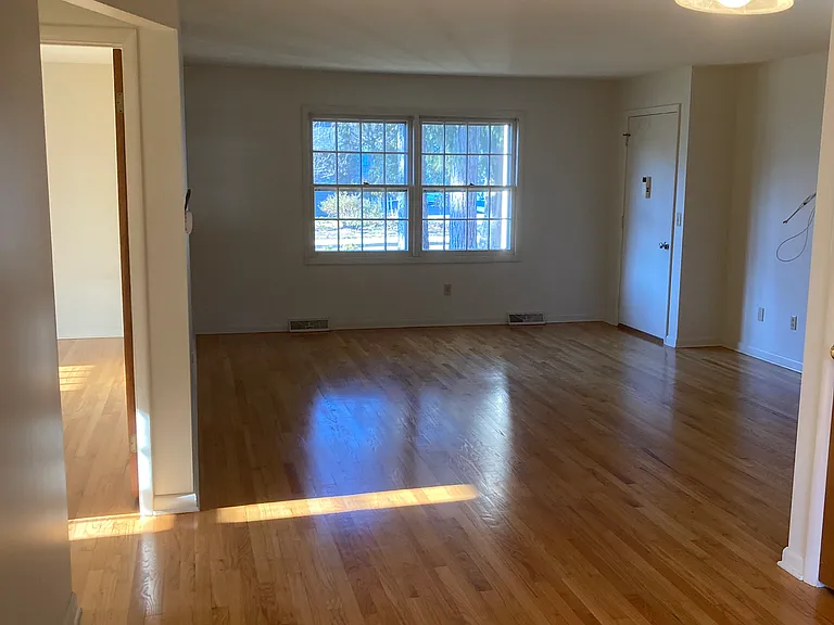 302 Kenwood Ave #3 — Photo 3