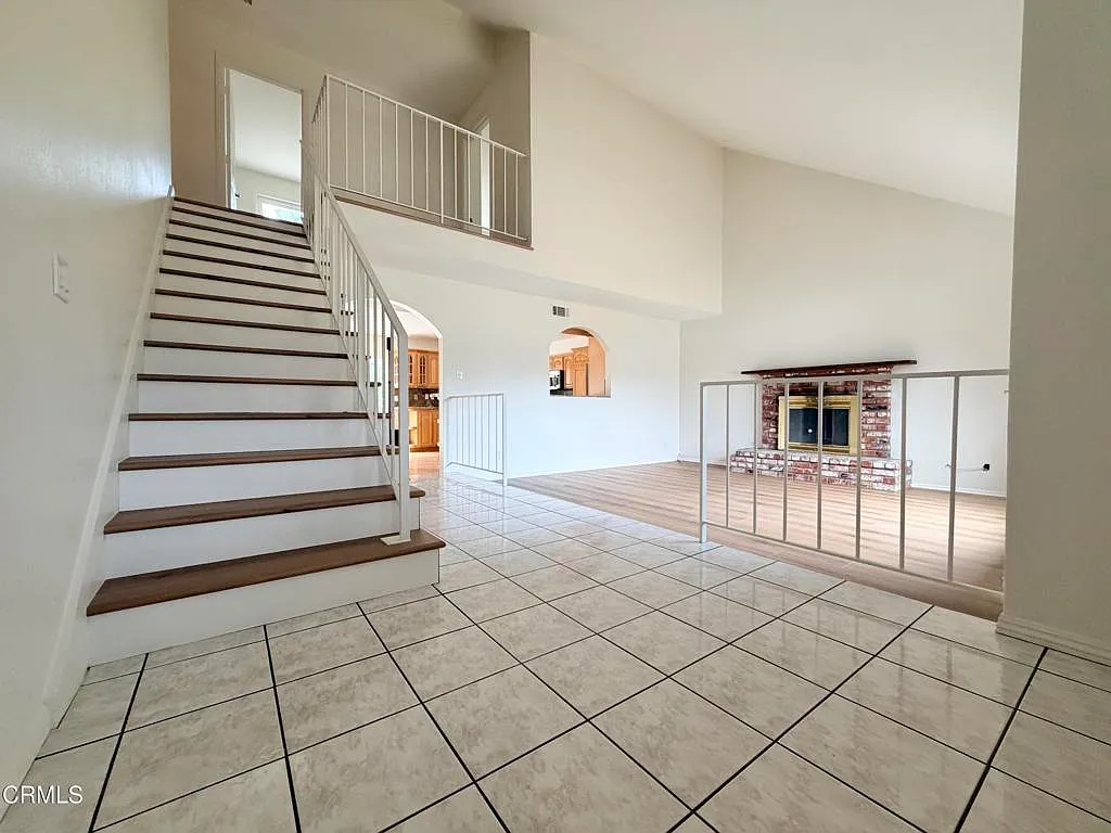 5 bed, 3.0 bath, 2122 sqft, $5,800 — Photo 2
