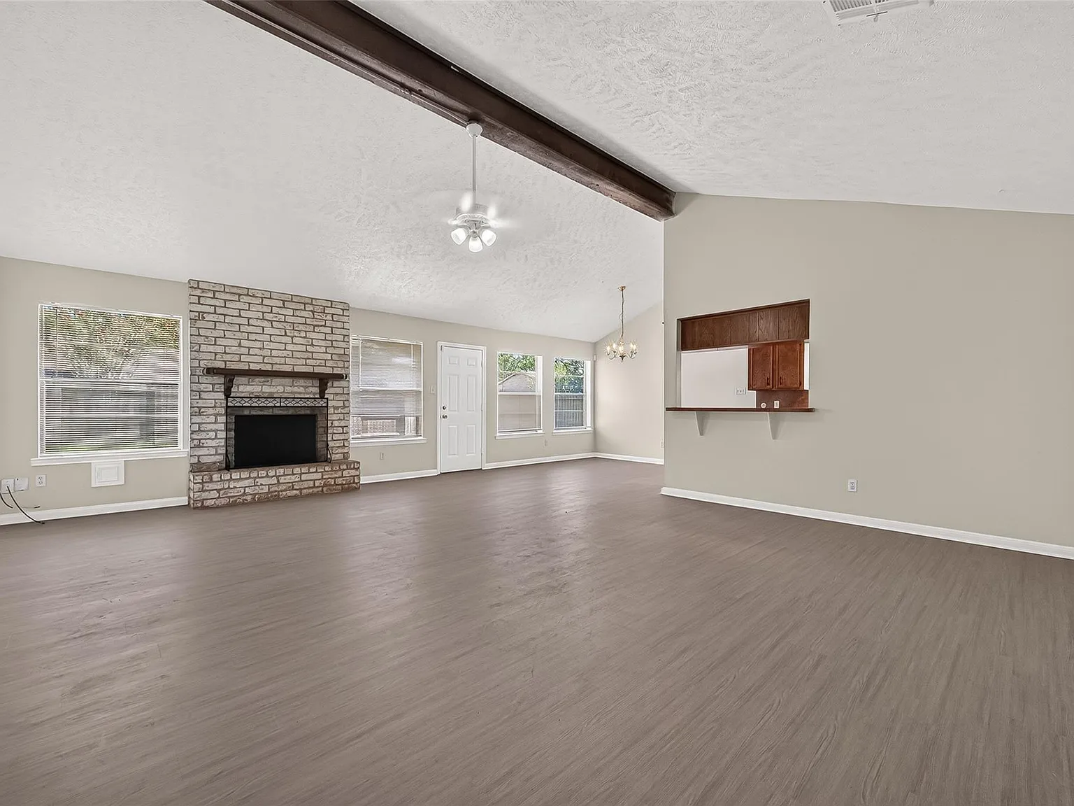3 bed, 2.0 bath, 1702 sqft, $1,900 — Photo 3