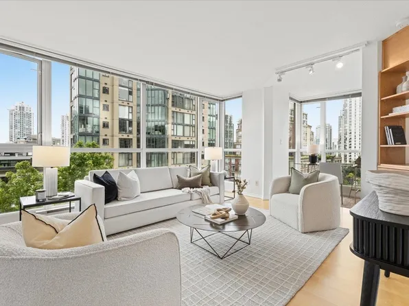 1188 Richards St #708, Vancouver, BC V6B 3E6