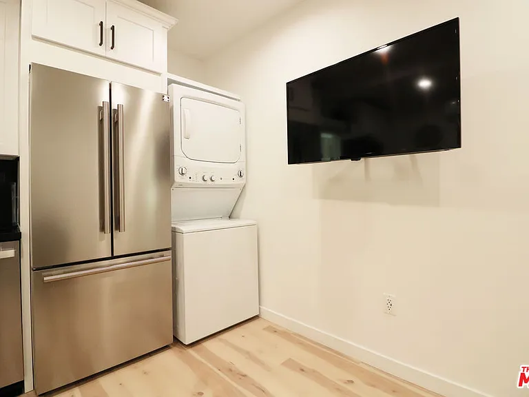 9040 Phyllis Ave #C — Photo 6