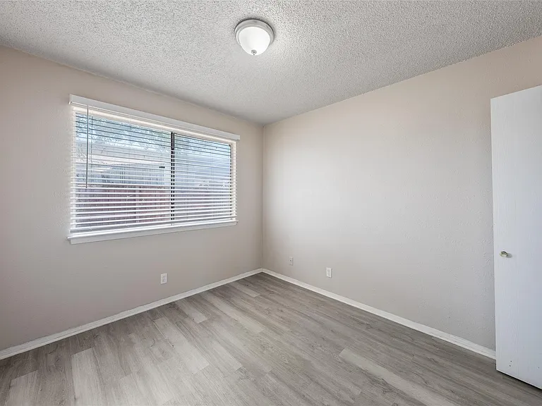 1111 W Rundberg Ln — Photo 7