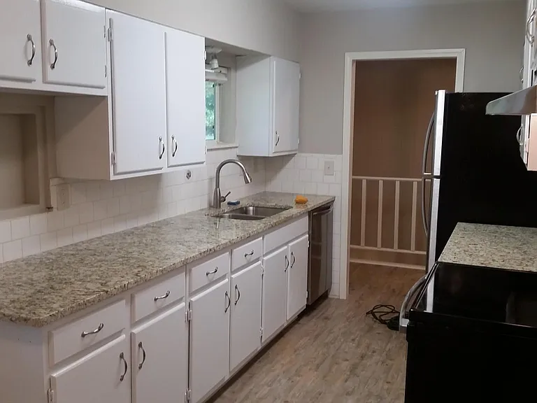 2800 Fleetwood Dr — Photo 3