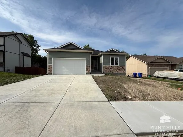 2406 Sawmill Rd, Junction City, KS 66441