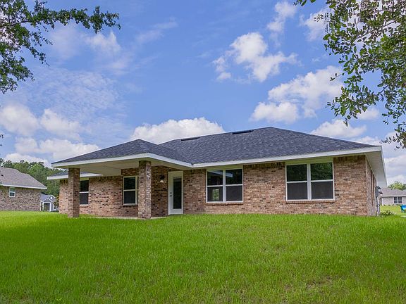 2nd image of 577 NW Oakmont Way