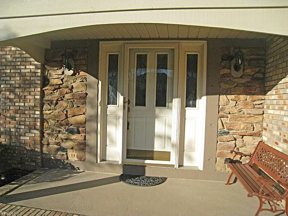 2nd image of 8151 Lakeview Ct