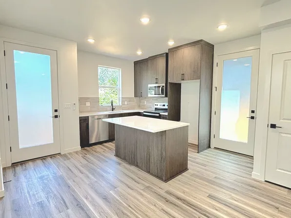 L0628, 2907 N Russet St #B, Portland, OR 97217