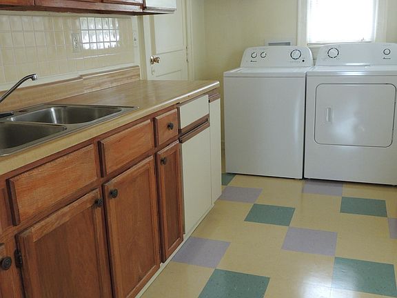 4th image of 1420 W 42nd St
