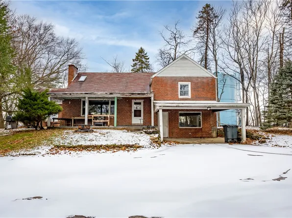 2035 Aurora Dr, New Kensington, PA 15068